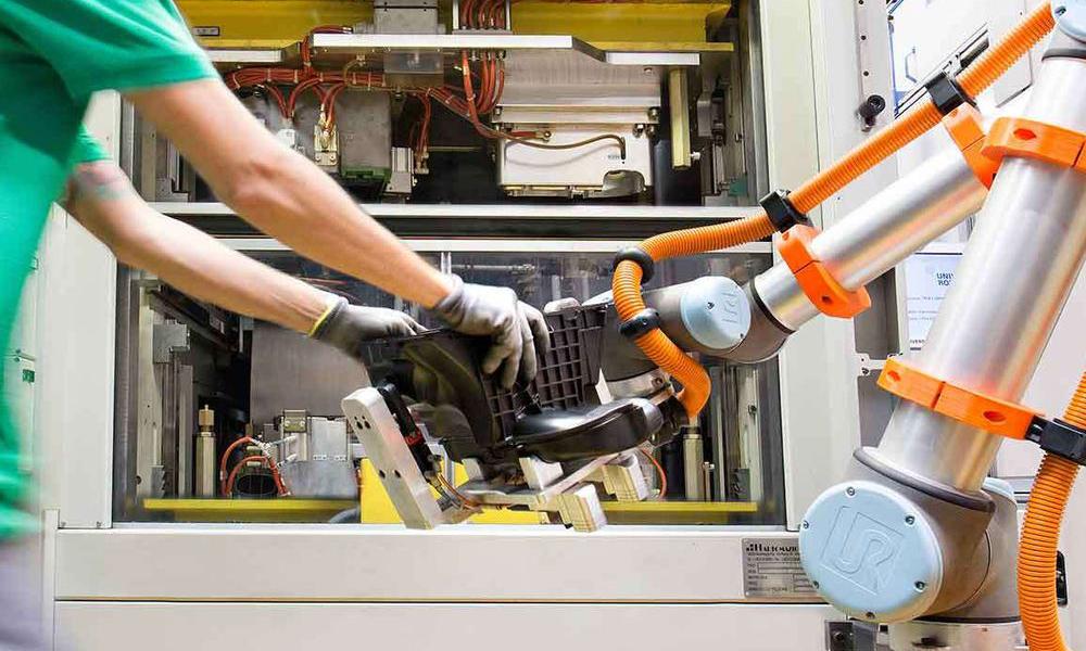 Human arm hold robot arm